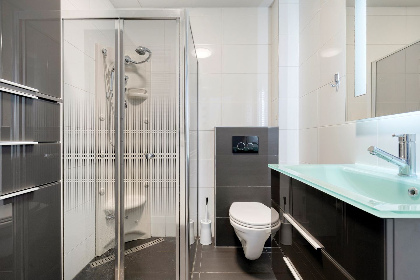 Spacious Extended Terraced Home with Five Bedrooms in Amersfoort Nieuwland — 20