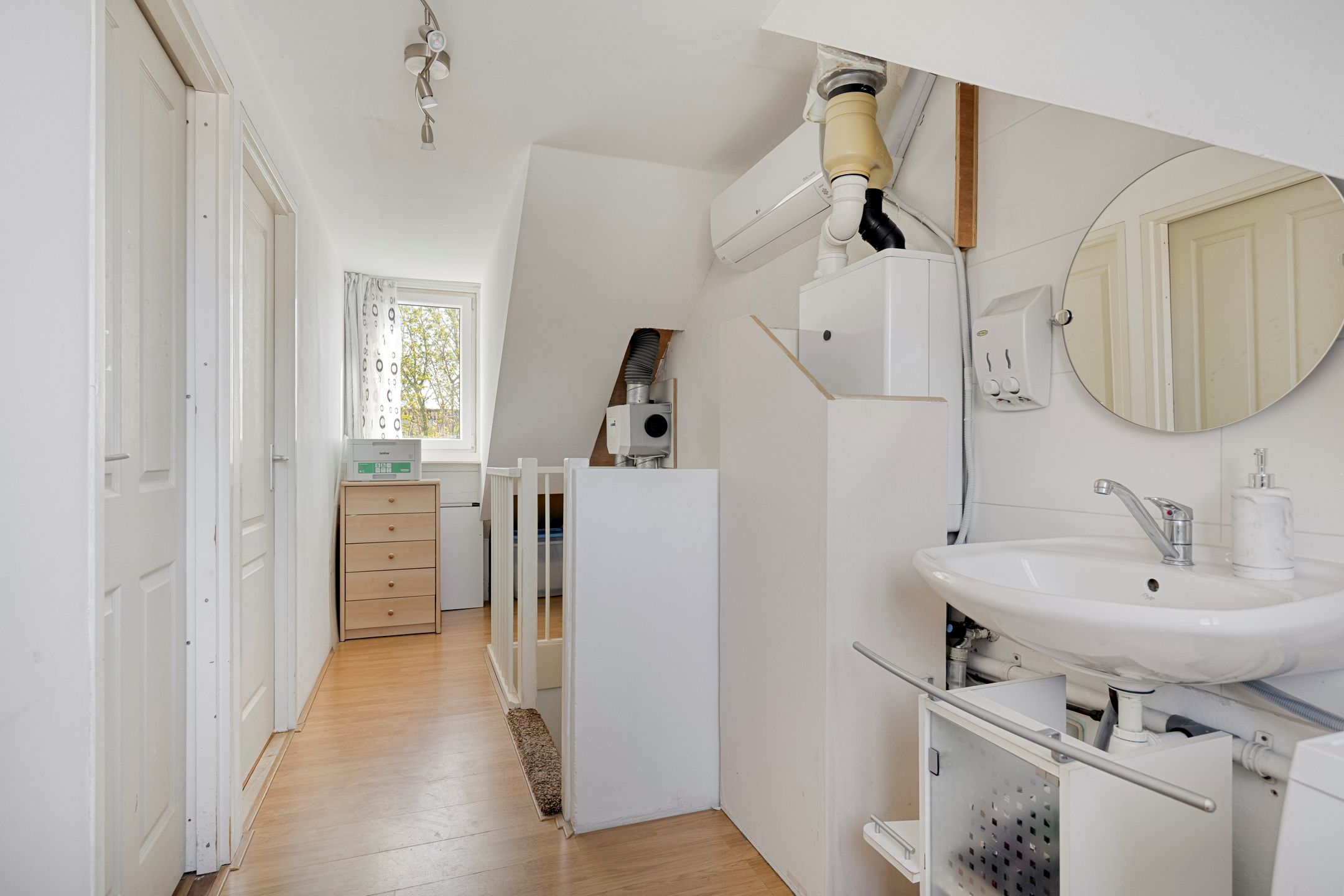 Spacious Extended Terraced Home with Five Bedrooms in Amersfoort Nieuwland — 24