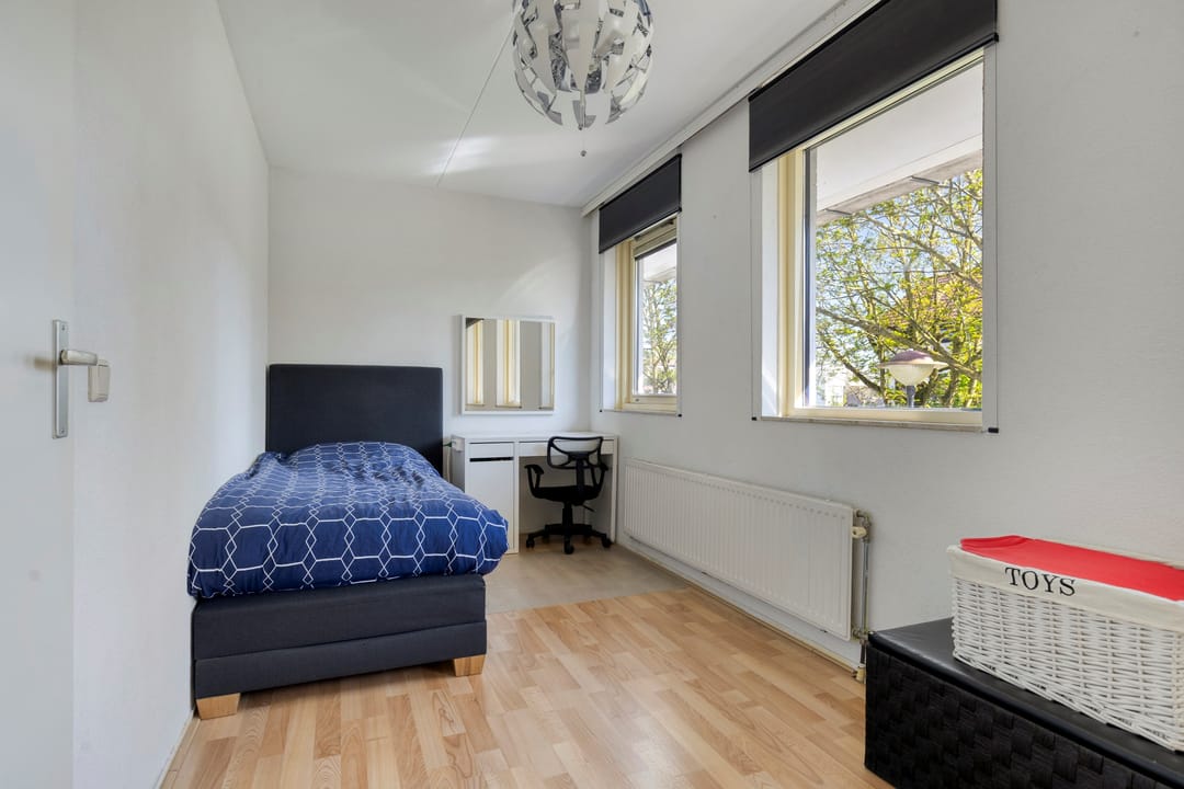 Spacious Extended Terraced Home with Five Bedrooms in Amersfoort Nieuwland — 17
