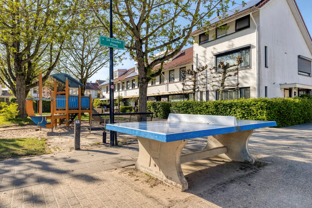 Spacious Extended Terraced Home with Five Bedrooms in Amersfoort Nieuwland — 32