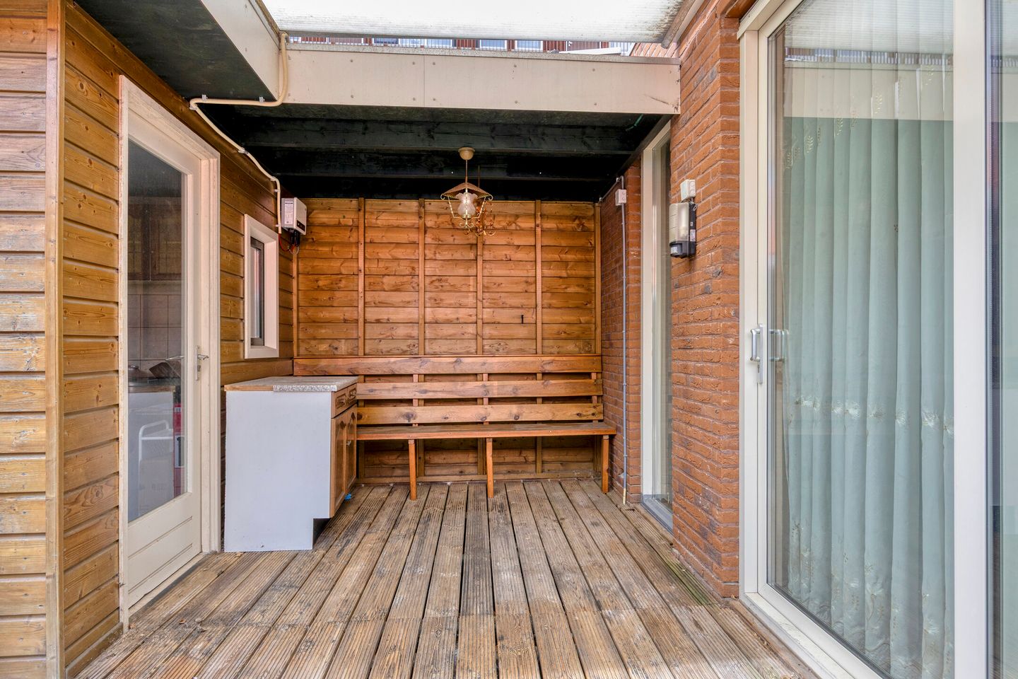 Spacious end terraced house with 4 bedrooms, parking space and solar panels in Spoorwijk — 40