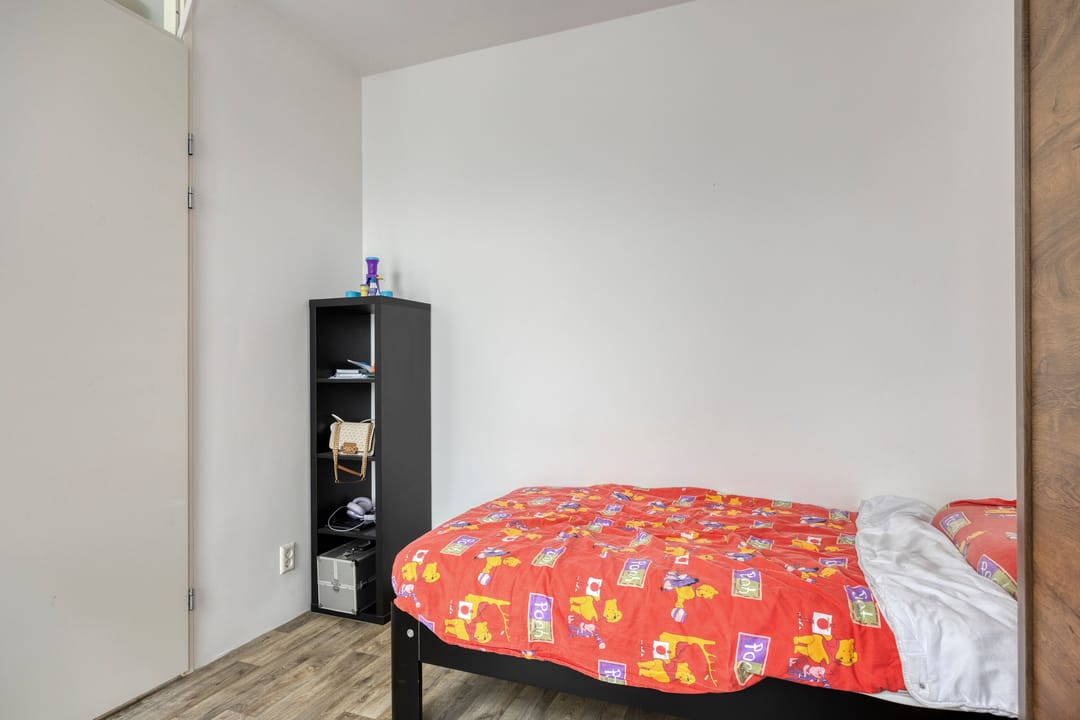 Spacious end terraced house with 4 bedrooms, parking space and solar panels in Spoorwijk — 31