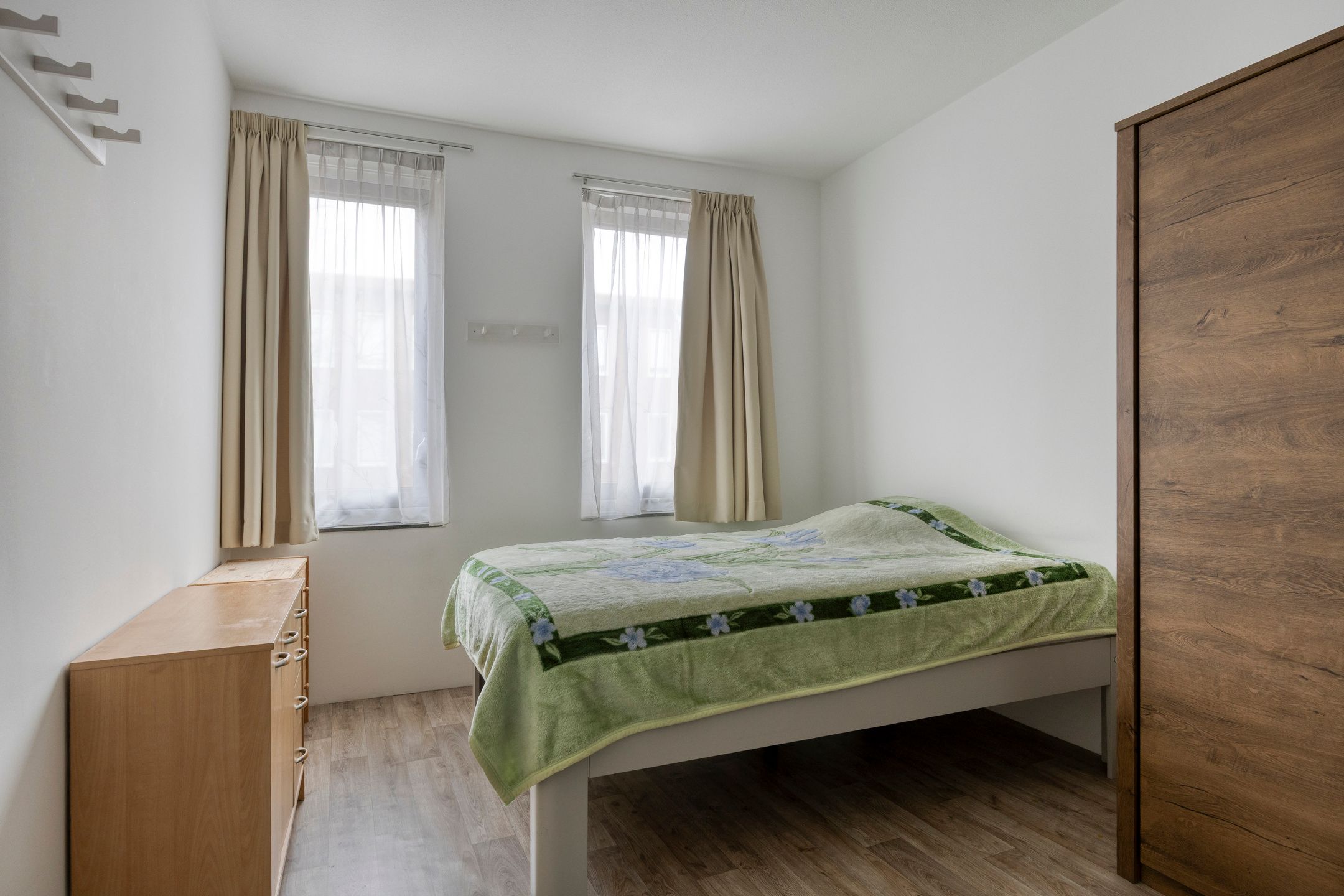 Spacious end terraced house with 4 bedrooms, parking space and solar panels in Spoorwijk — 27