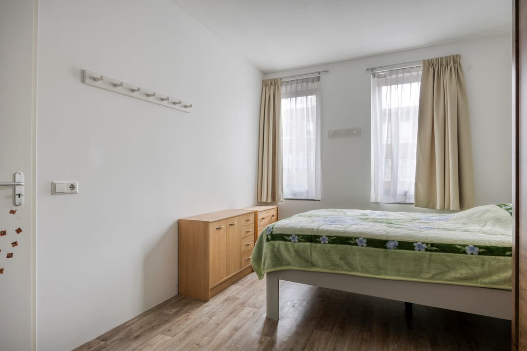 Spacious end terraced house with 4 bedrooms, parking space and solar panels in Spoorwijk — 26