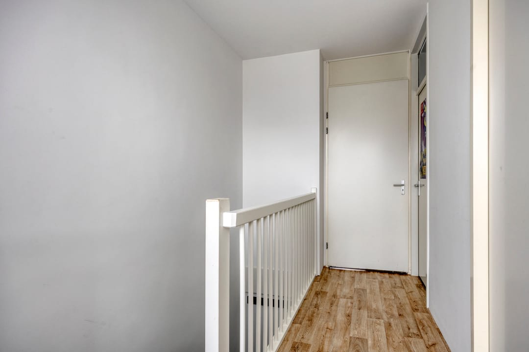 Spacious end terraced house with 4 bedrooms, parking space and solar panels in Spoorwijk — 28