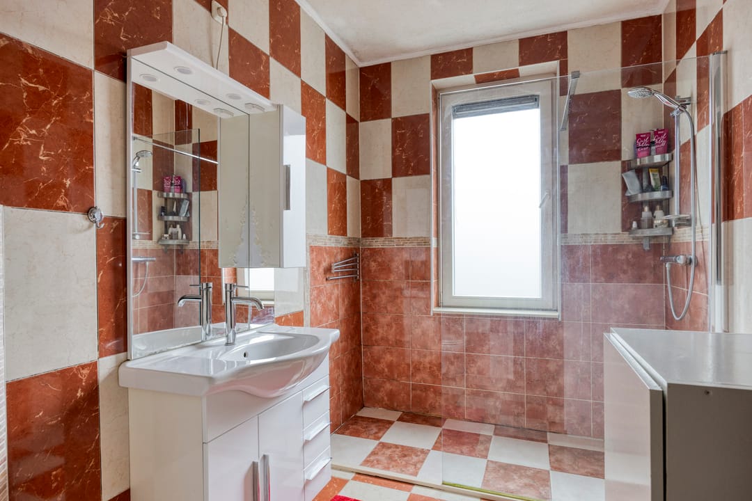 Spacious end terraced house with 4 bedrooms, parking space and solar panels in Spoorwijk — 22