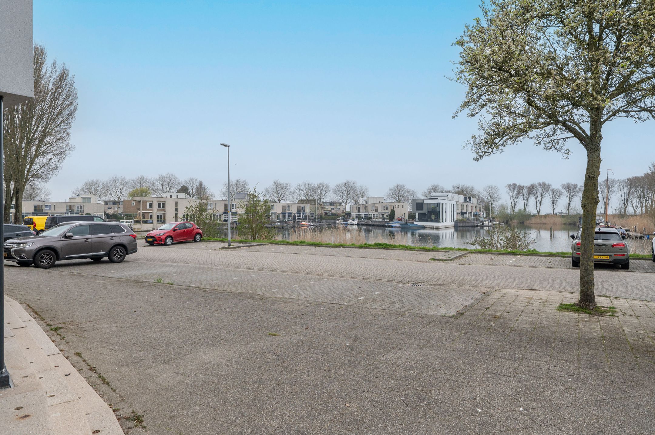 Spacious Terraced Home with Water Views in Zeewolde Centre — 42