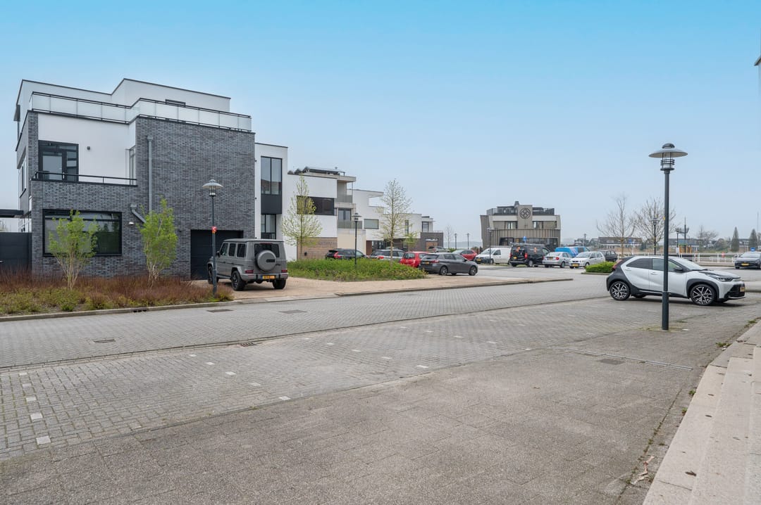 Spacious Terraced Home with Water Views in Zeewolde Centre — 43