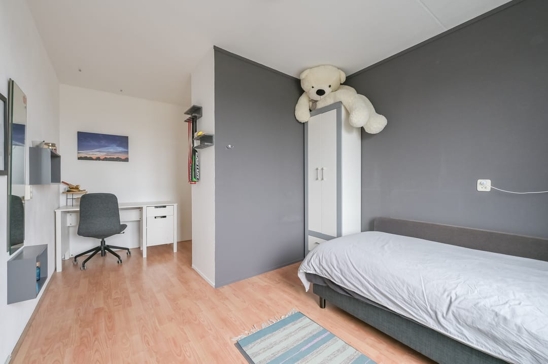 Spacious Terraced Home with Water Views in Zeewolde Centre — 32