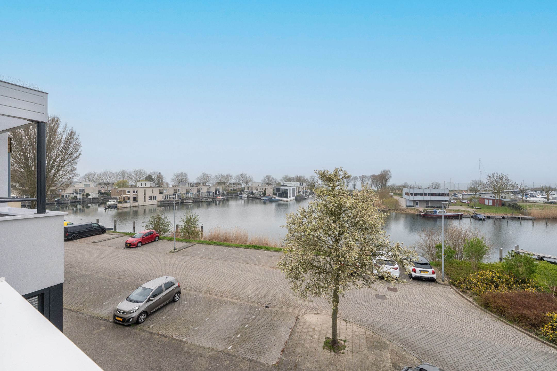 Spacious Terraced Home with Water Views in Zeewolde Centre — 39
