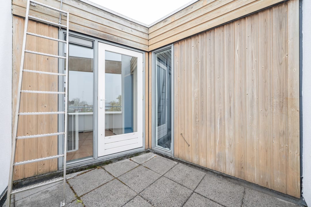 Spacious Terraced Home with Water Views in Zeewolde Centre — 38