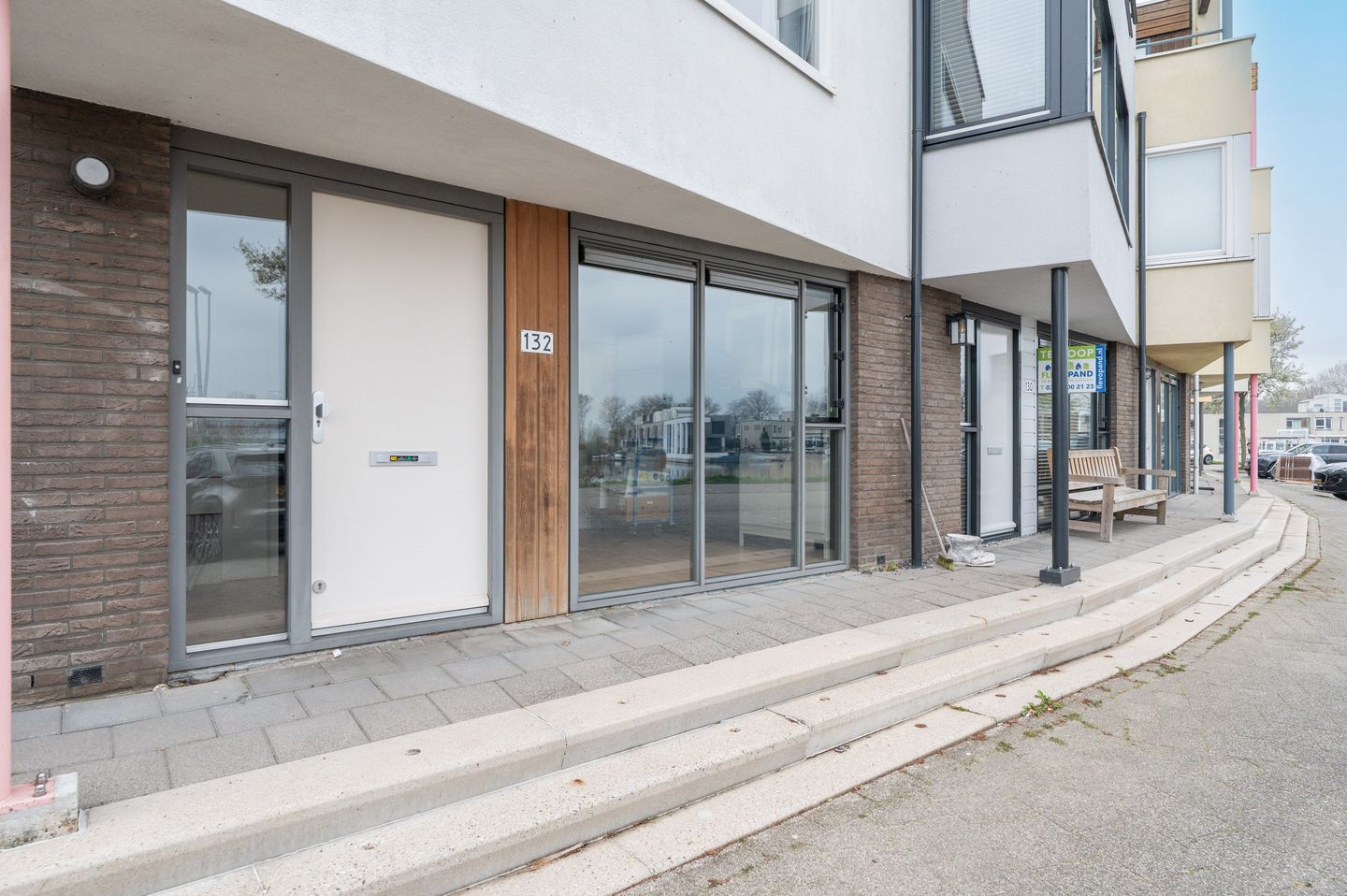 Spacious Terraced Home with Water Views in Zeewolde Centre — 40