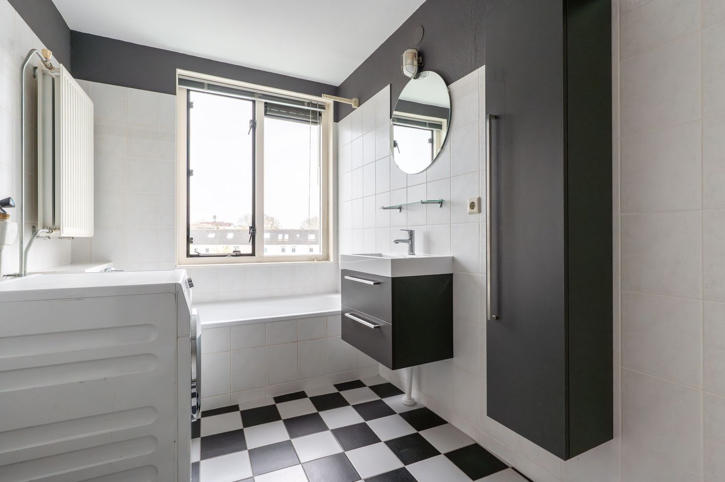 Spacious Terraced Home with Water Views in Zeewolde Centre — 34