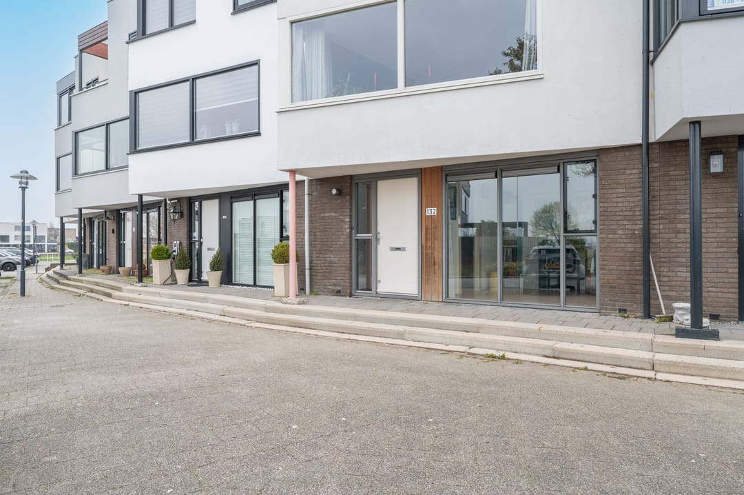 Spacious Terraced Home with Water Views in Zeewolde Centre — 41