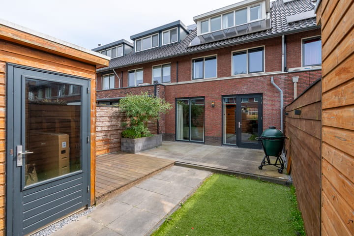 Tussenwoning te koop: Burt Bacharachstraat 121, Utrecht