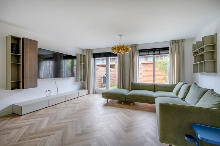 Tussenwoning te koop: Burt Bacharachstraat 121, Utrecht