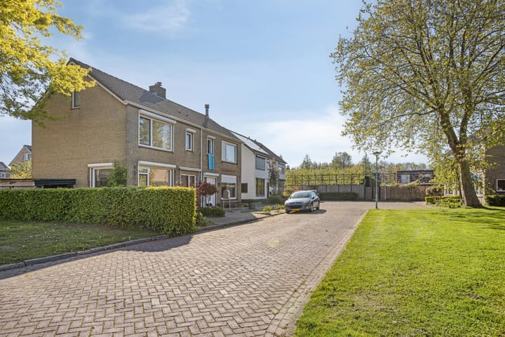 Foto 2 van Azalealaan 40