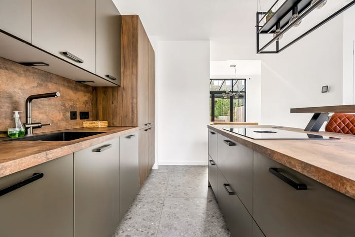 Photo 2 of Nydia Ecurystraat 12