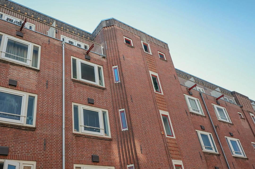 Spacious Double Upper House with 4 Bedrooms and 2 Sunny Balconies in Amsterdam-Oost — 32
