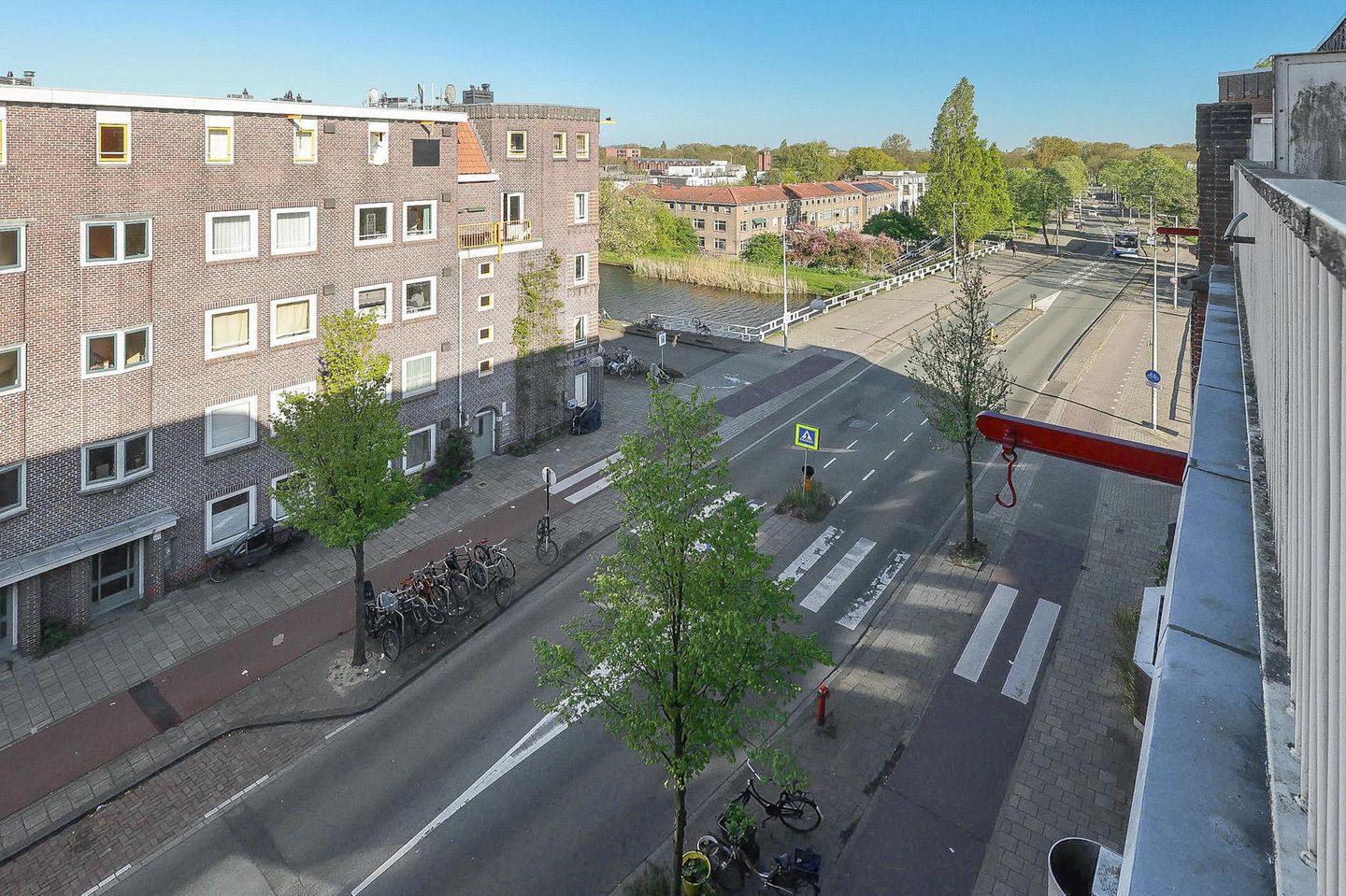 Spacious Double Upper House with 4 Bedrooms and 2 Sunny Balconies in Amsterdam-Oost — 34