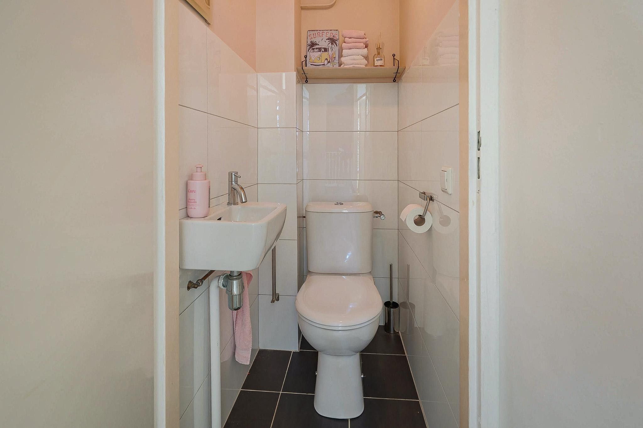 Spacious Double Upper House with 4 Bedrooms and 2 Sunny Balconies in Amsterdam-Oost — 18