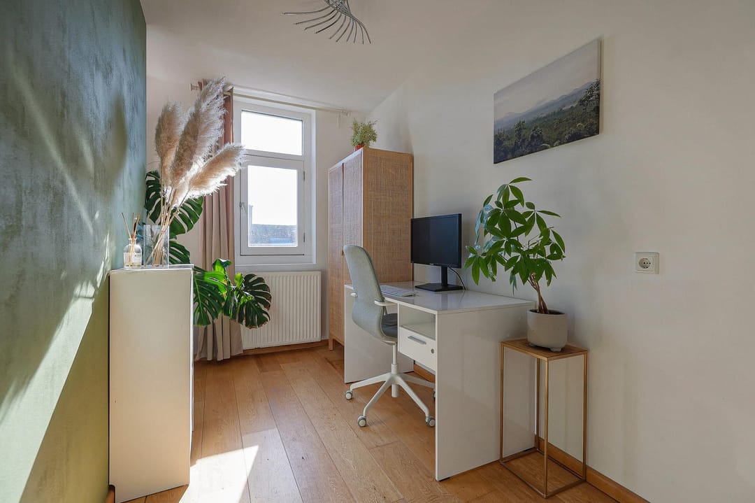 Spacious Double Upper House with 4 Bedrooms and 2 Sunny Balconies in Amsterdam-Oost — 16