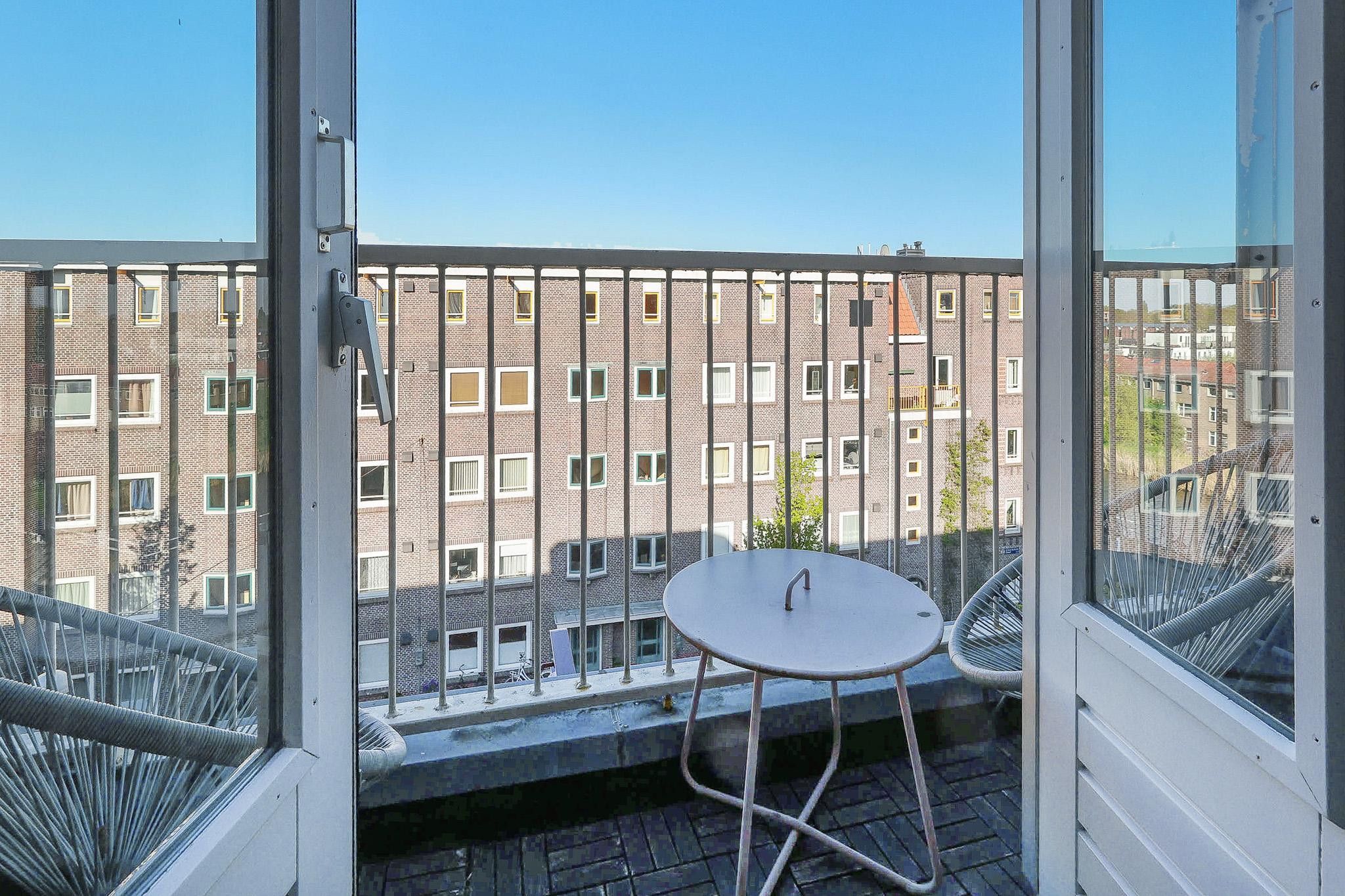 Spacious Double Upper House with 4 Bedrooms and 2 Sunny Balconies in Amsterdam-Oost — 30