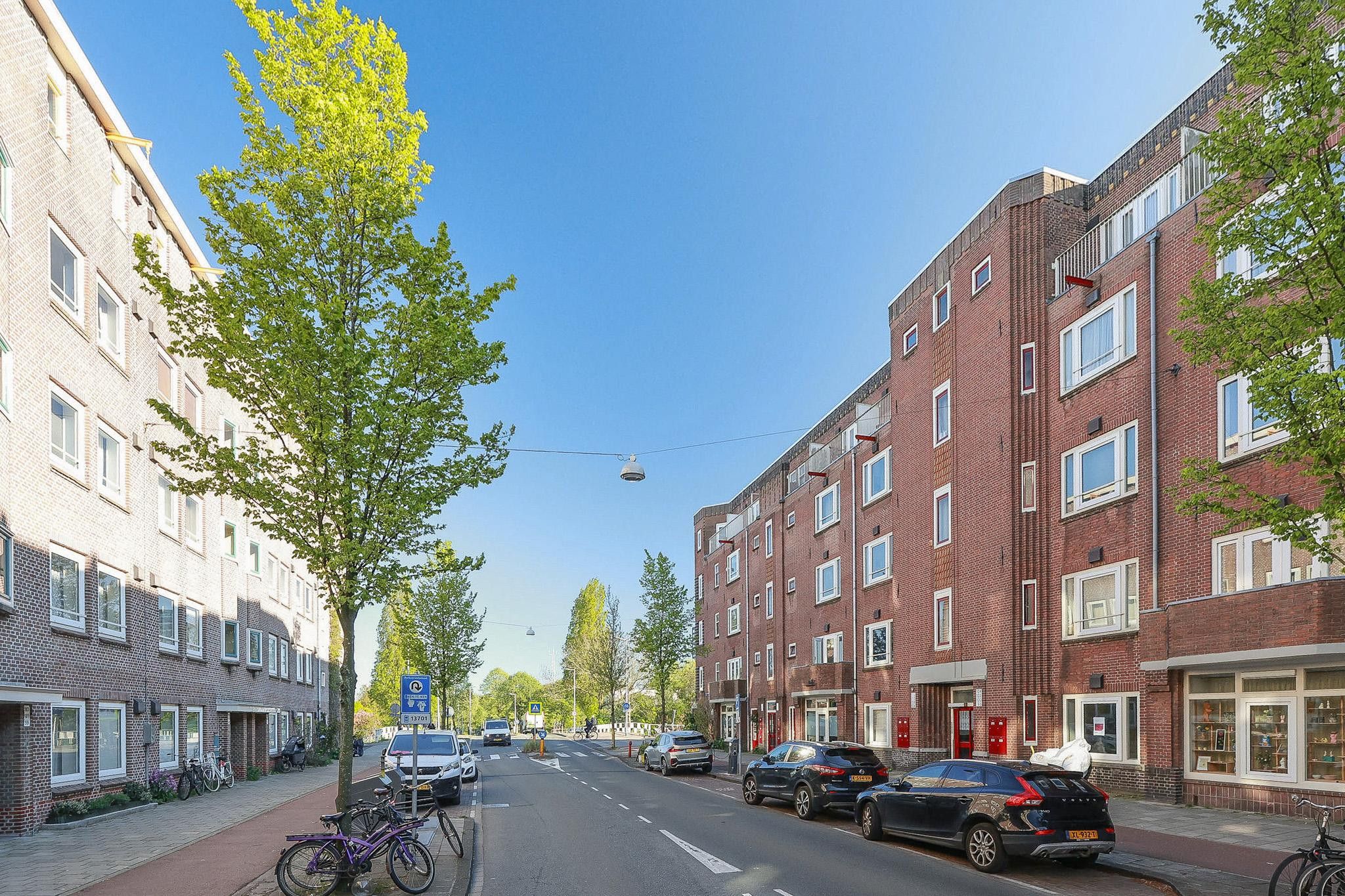 Spacious Double Upper House with 4 Bedrooms and 2 Sunny Balconies in Amsterdam-Oost — 33