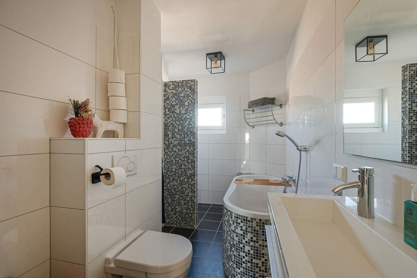 Spacious Double Upper House with 4 Bedrooms and 2 Sunny Balconies in Amsterdam-Oost — 25