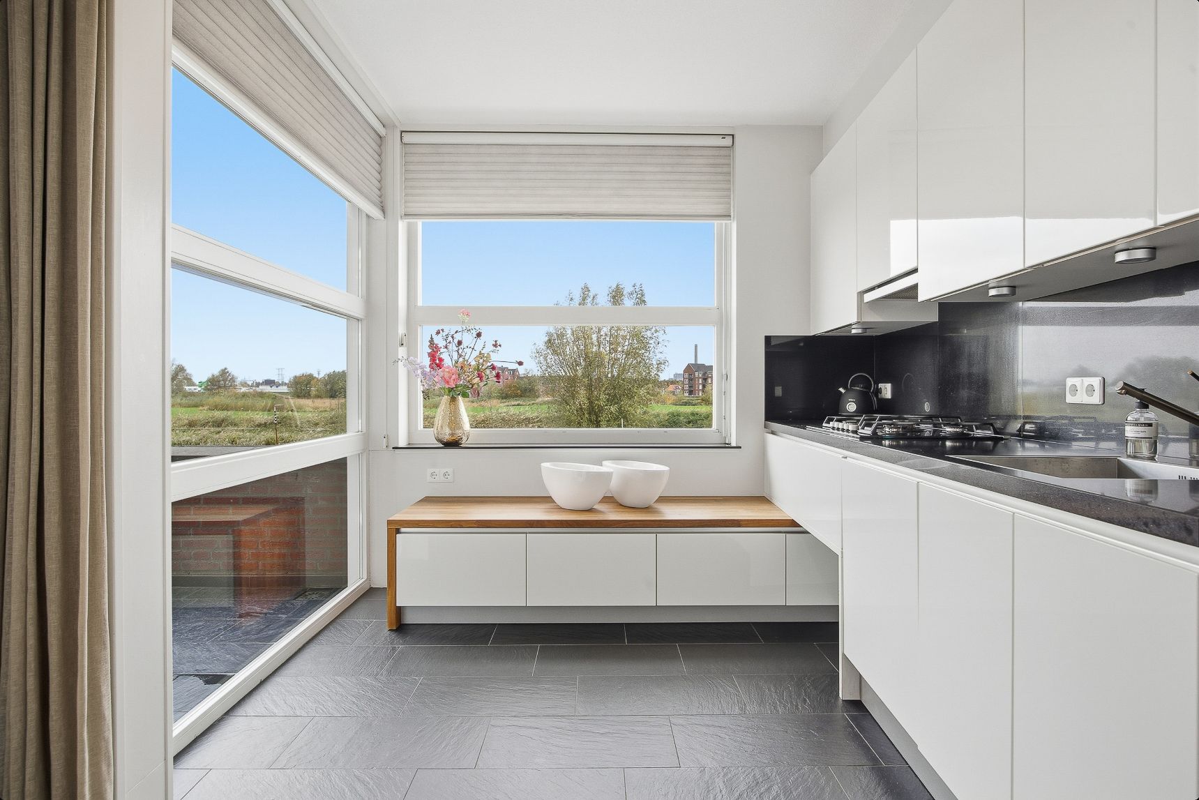 Foto 30 van Meindert Hobbemastraat 1