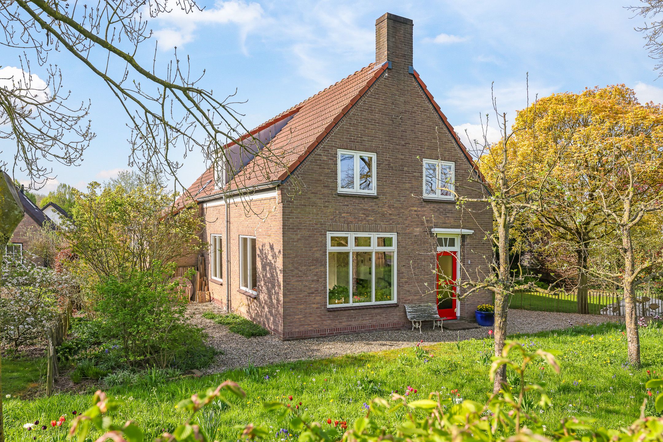 Spacious waterfront home with garden along the Linge river — 9