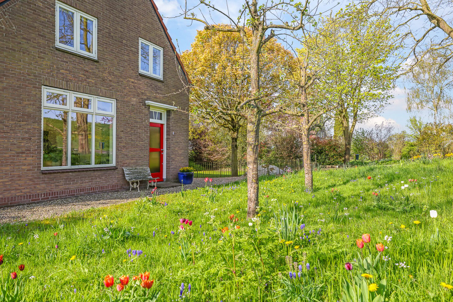 Spacious waterfront home with garden along the Linge river — 10