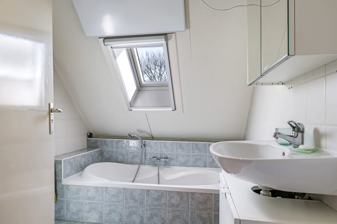 Spacious waterfront home with garden along the Linge river — 52