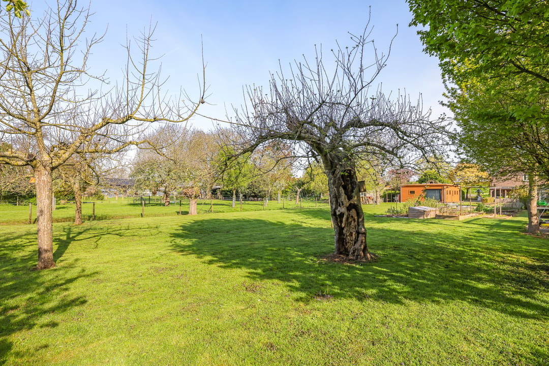Spacious waterfront home with garden along the Linge river — 76