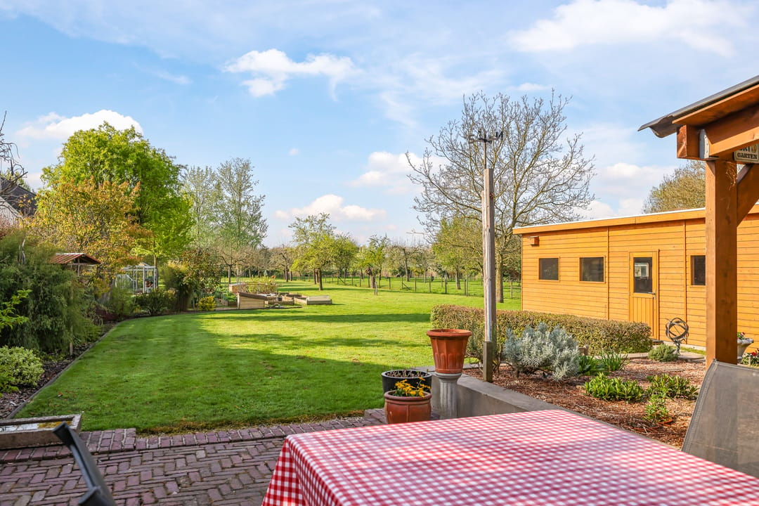 Spacious waterfront home with garden along the Linge river — 86