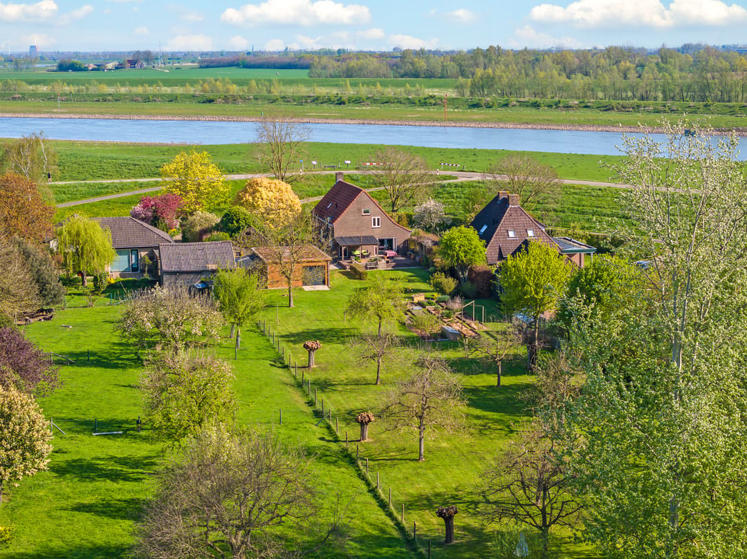 Spacious waterfront home with garden along the Linge river — 77