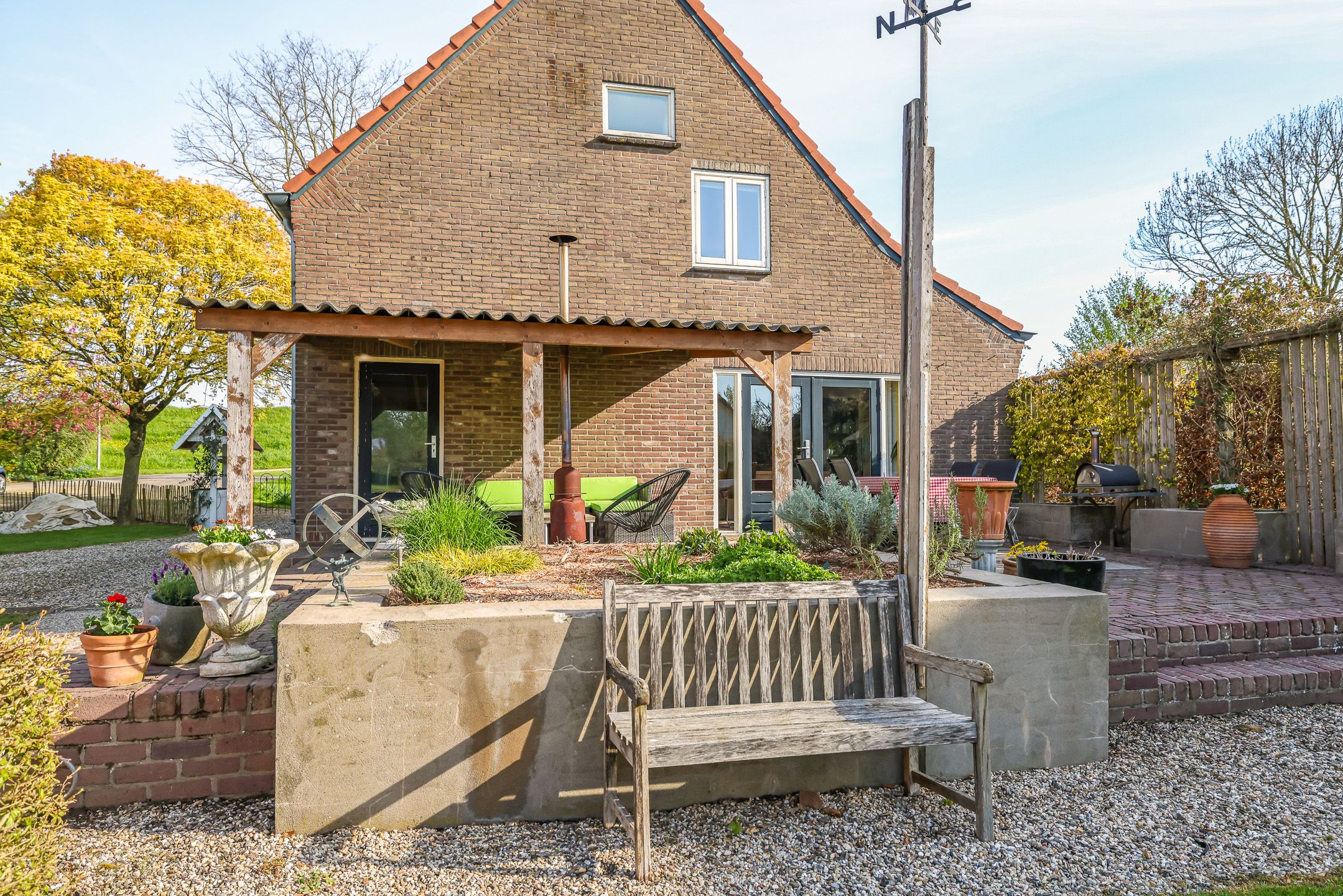 Spacious waterfront home with garden along the Linge river — 81