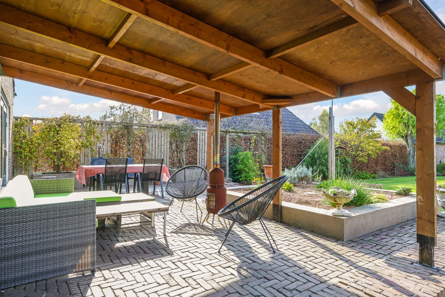 Spacious waterfront home with garden along the Linge river — 85