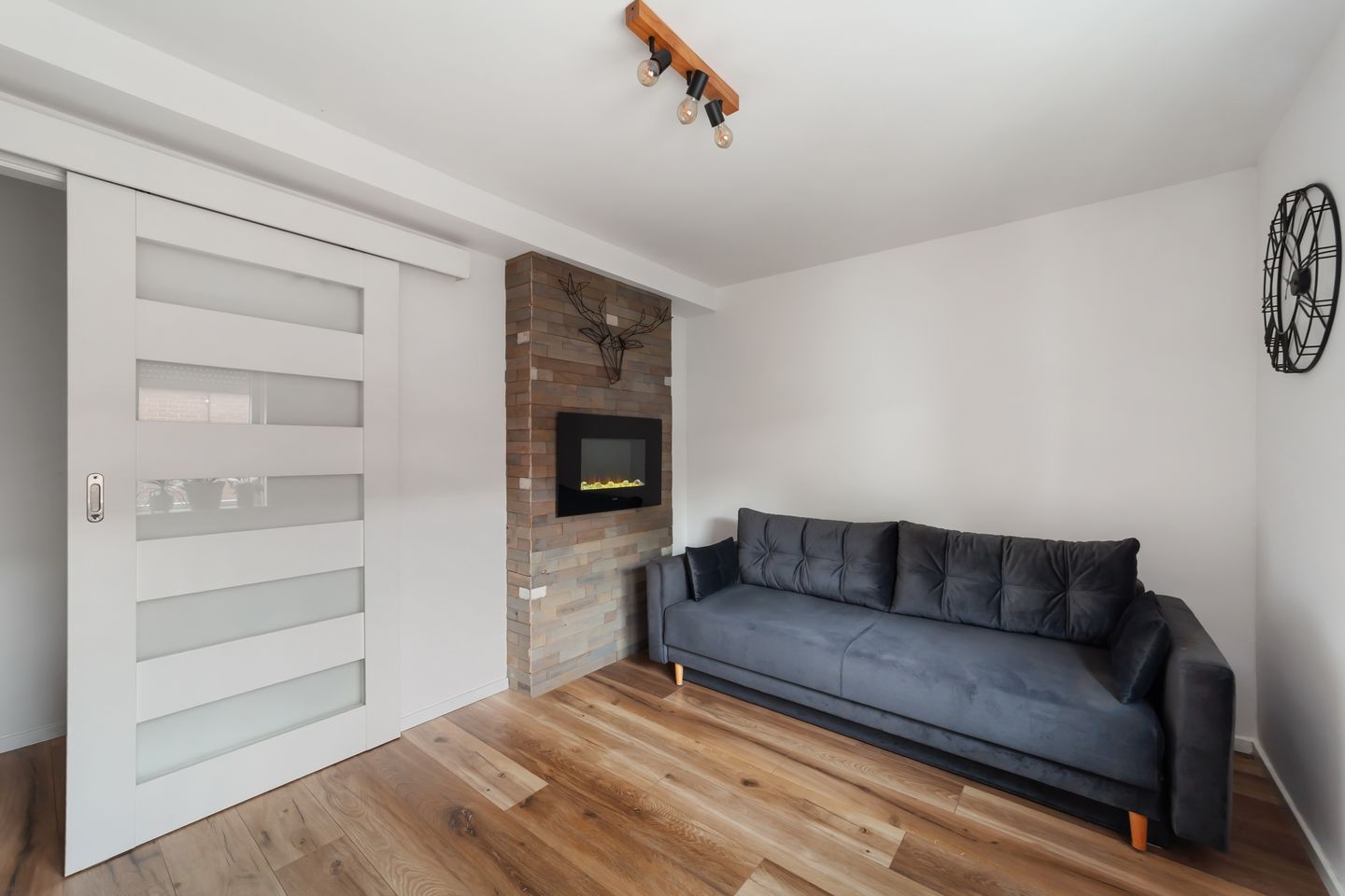Spacious Family Home with 4 Bedrooms in Child-Friendly Neighborhood — 34