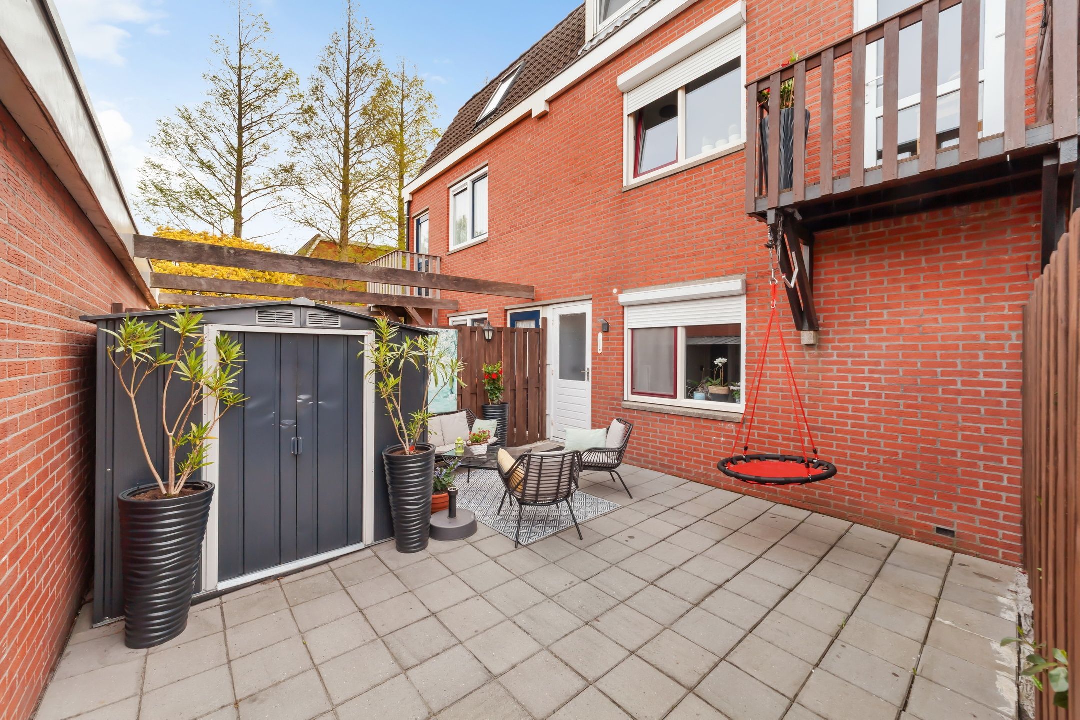 Spacious Family Home with 4 Bedrooms in Child-Friendly Neighborhood — 36