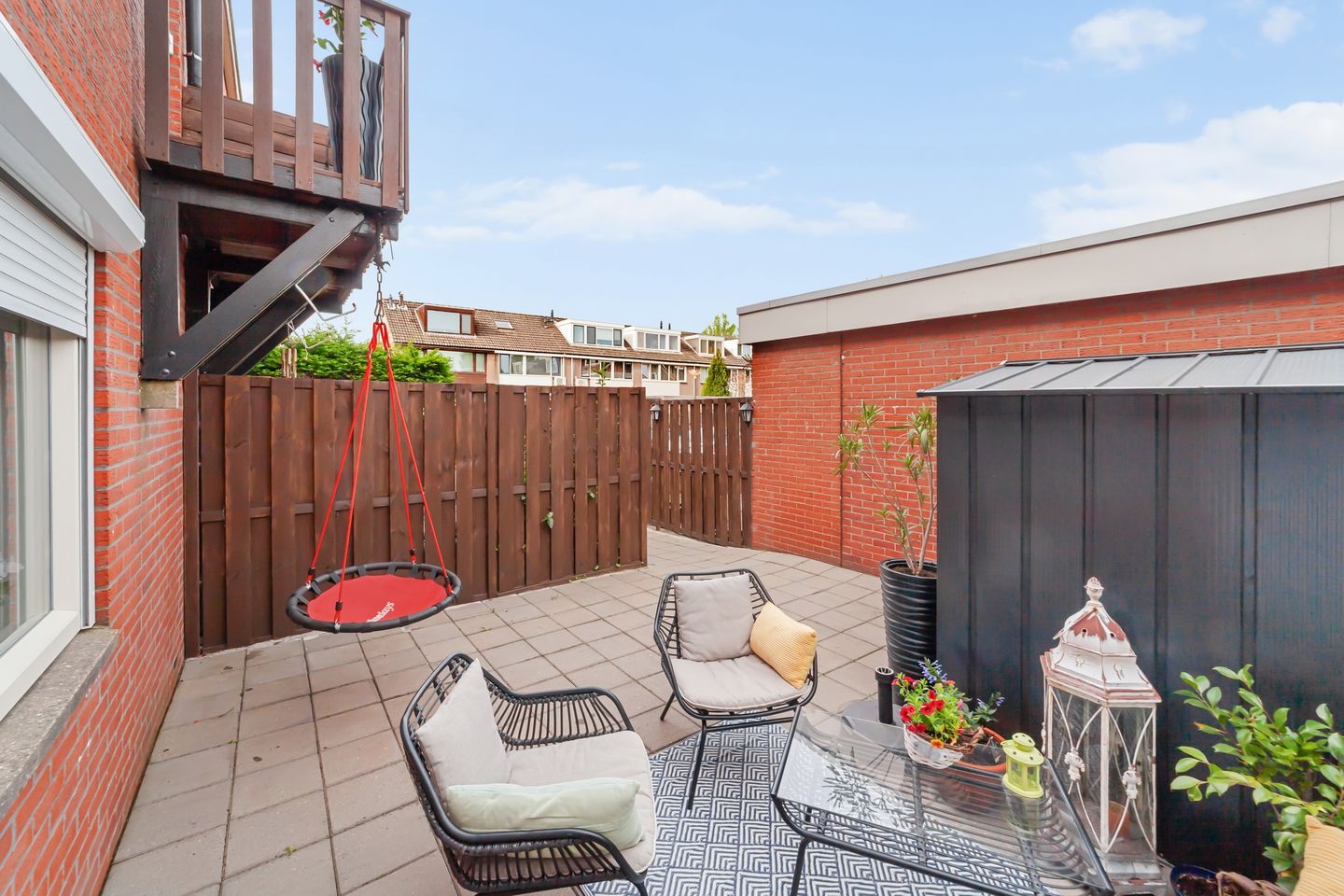 Spacious Family Home with 4 Bedrooms in Child-Friendly Neighborhood — 35