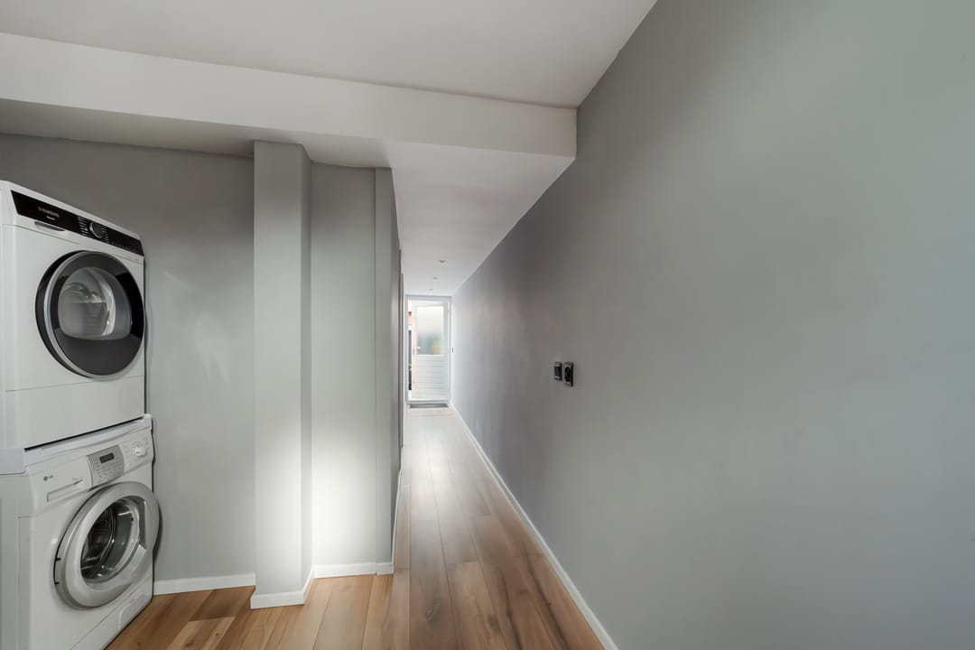 Spacious Family Home with 4 Bedrooms in Child-Friendly Neighborhood — 31