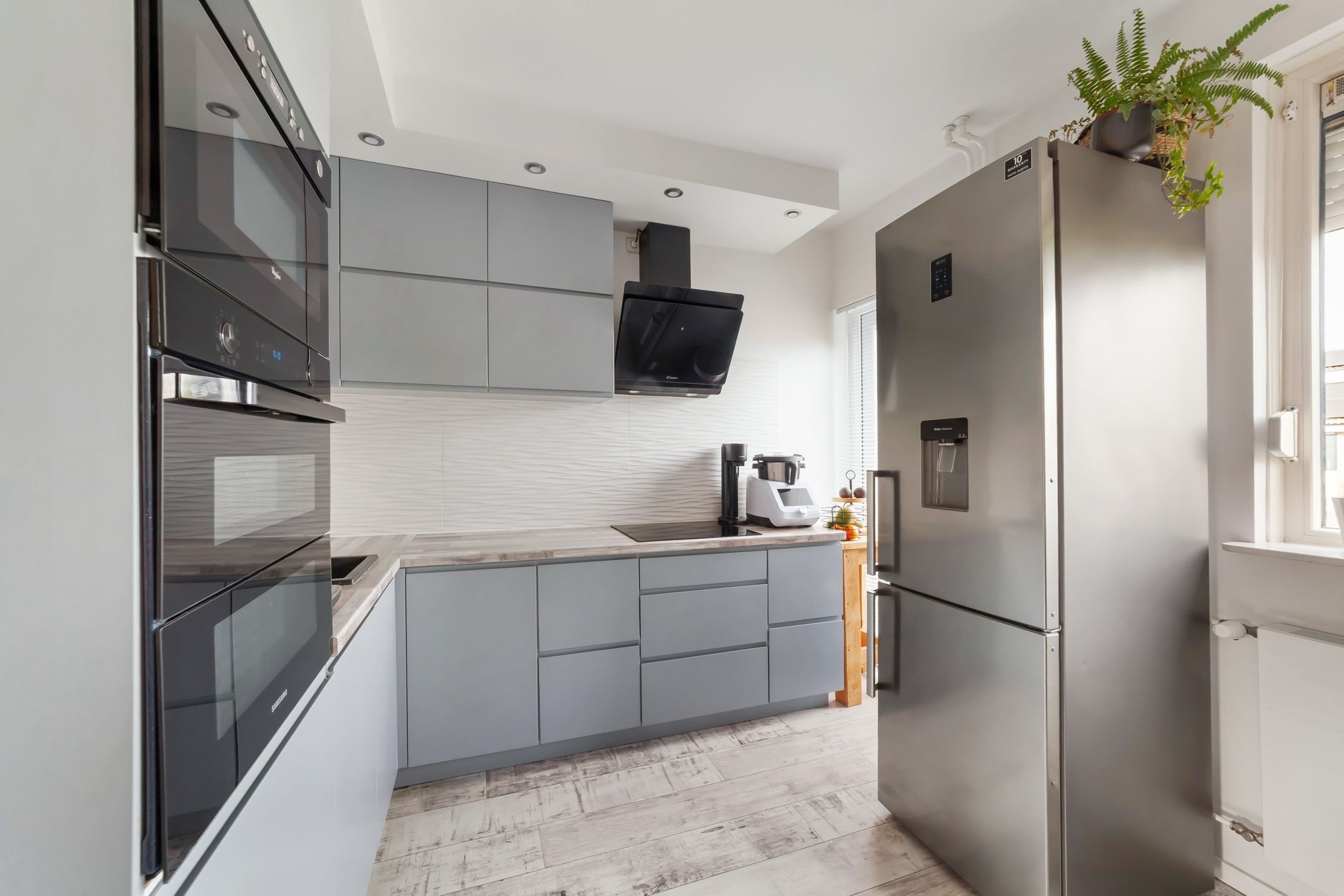 Spacious Family Home with 4 Bedrooms in Child-Friendly Neighborhood — 12
