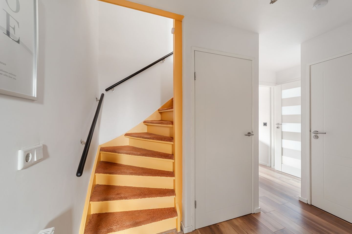 Spacious Family Home with 4 Bedrooms in Child-Friendly Neighborhood — 25