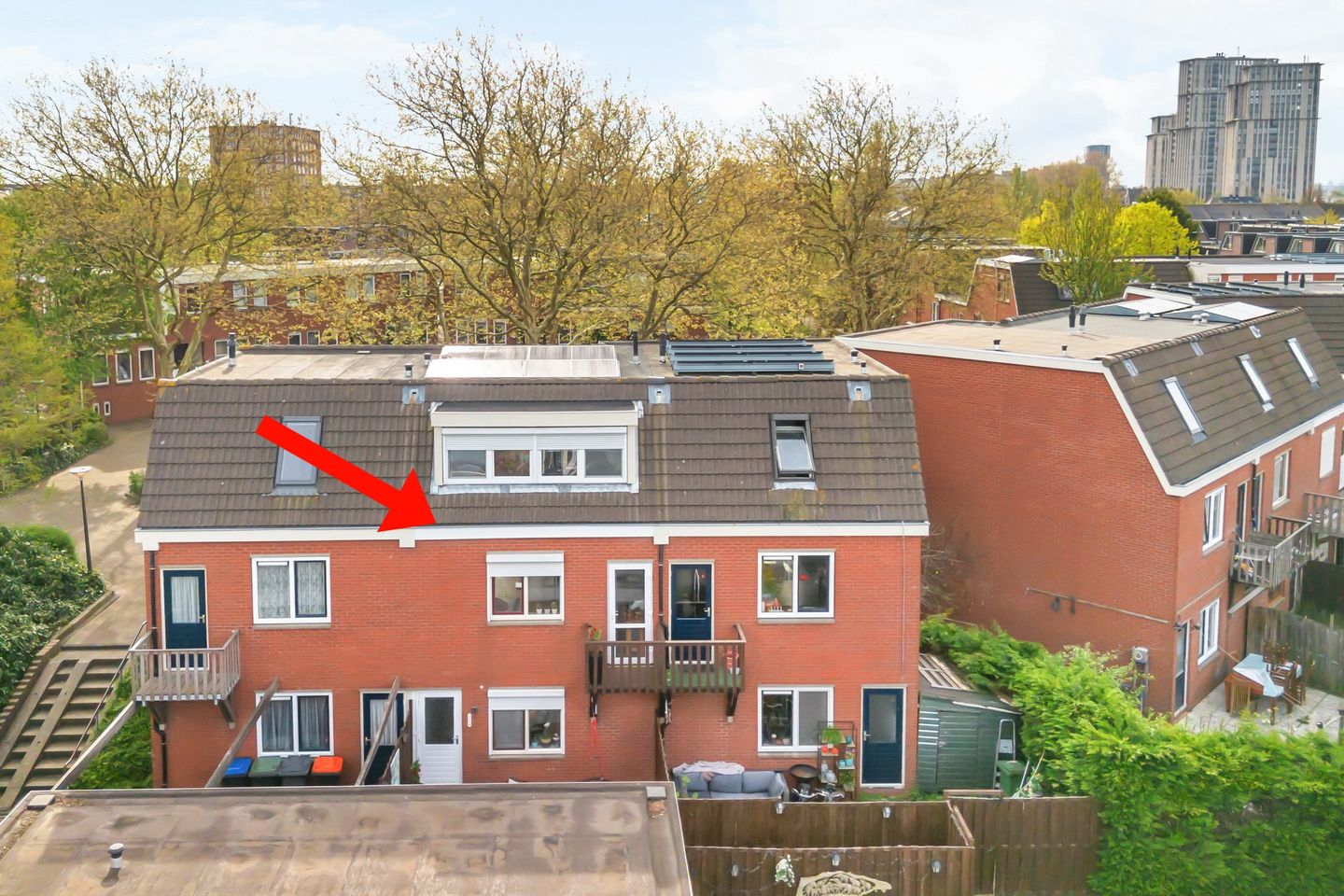 Spacious Family Home with 4 Bedrooms in Child-Friendly Neighborhood — 40