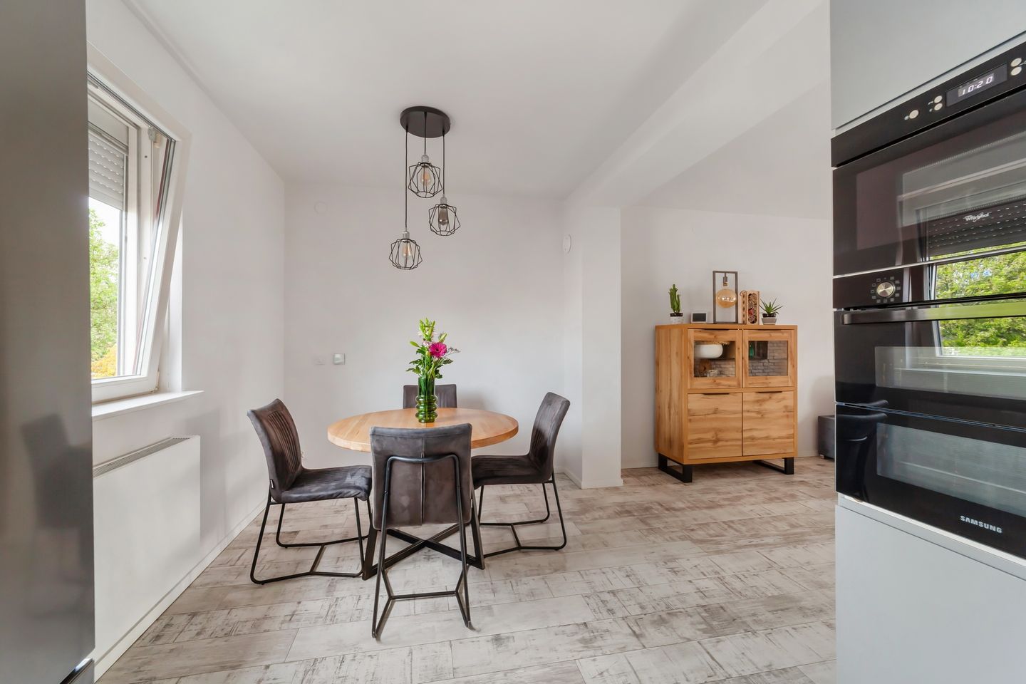 Spacious Family Home with 4 Bedrooms in Child-Friendly Neighborhood — 14
