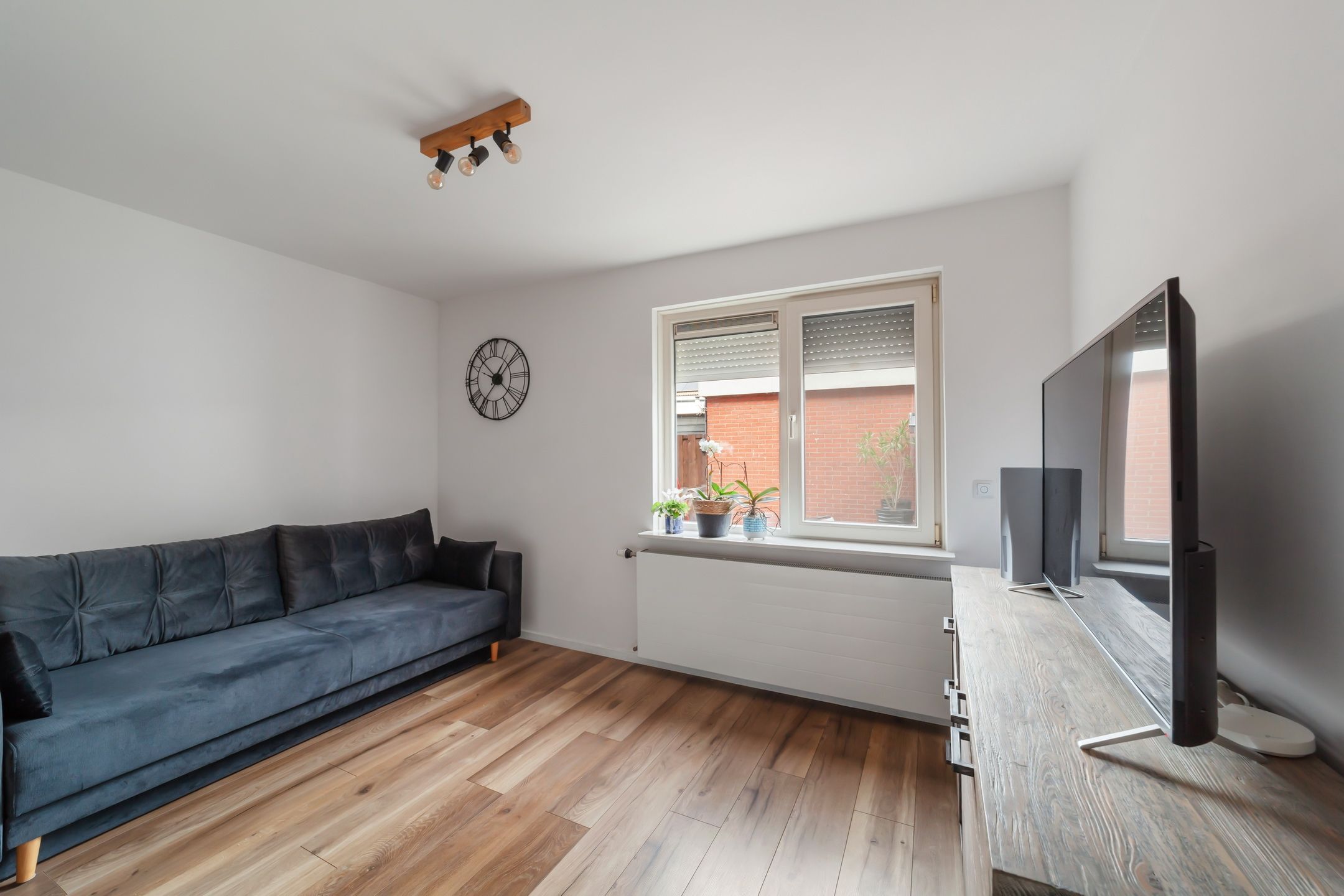 Spacious Family Home with 4 Bedrooms in Child-Friendly Neighborhood — 33