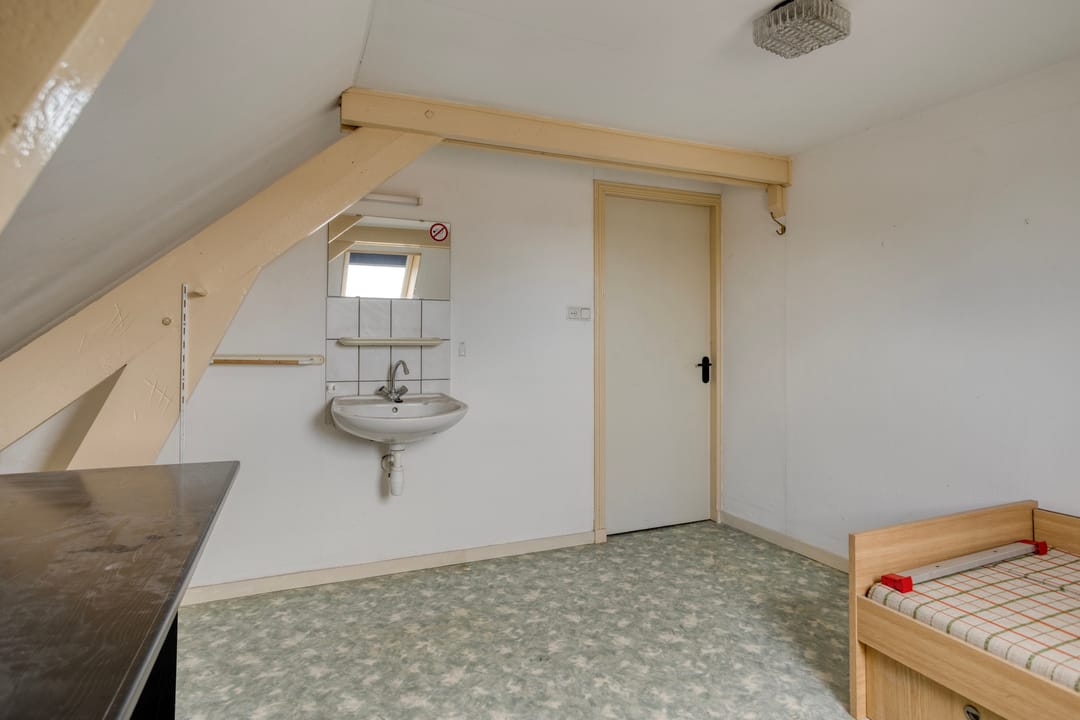 Spacious detached home with 7 bedrooms in Schimmert village center — 38