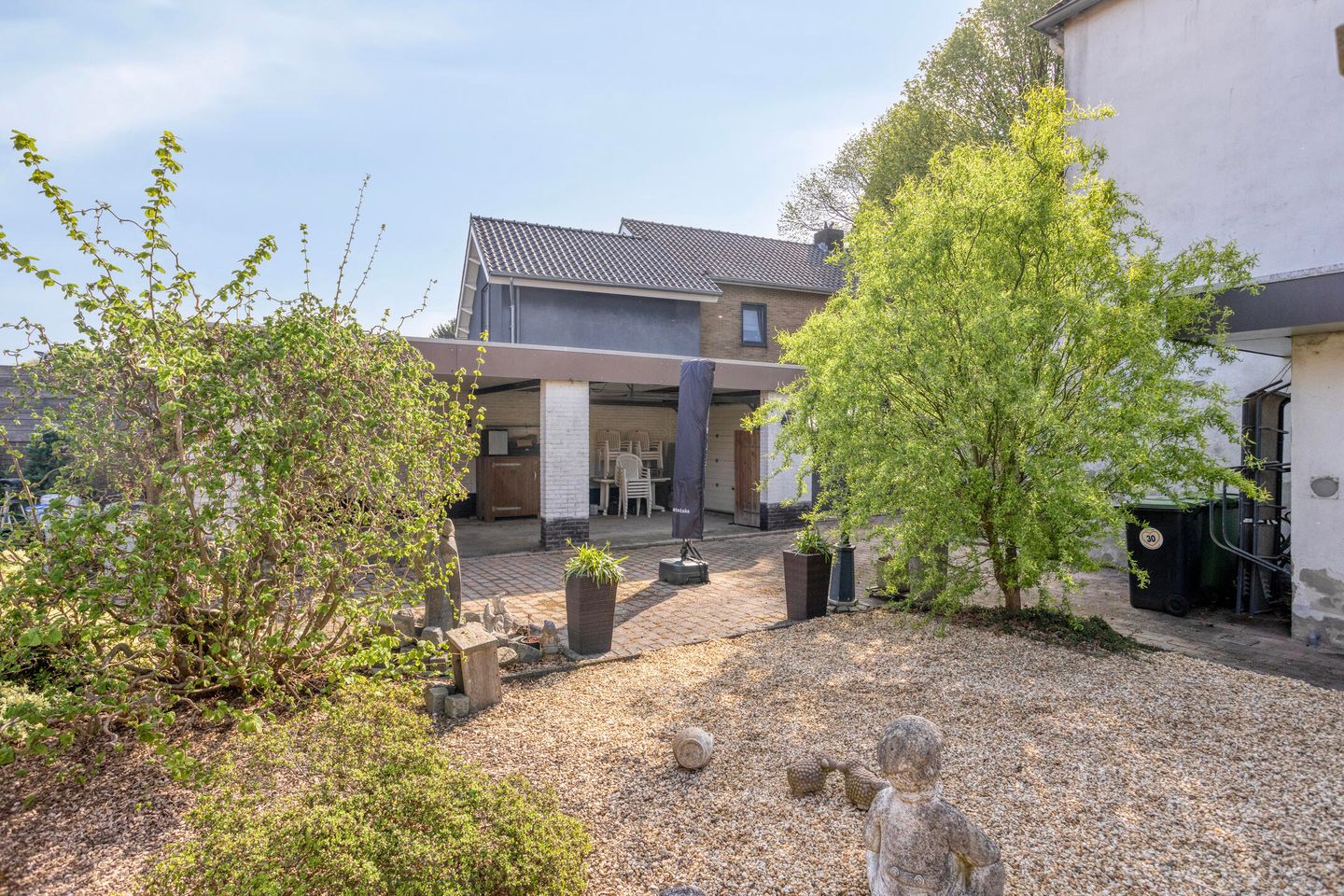Spacious detached home with 7 bedrooms in Schimmert village center — 49