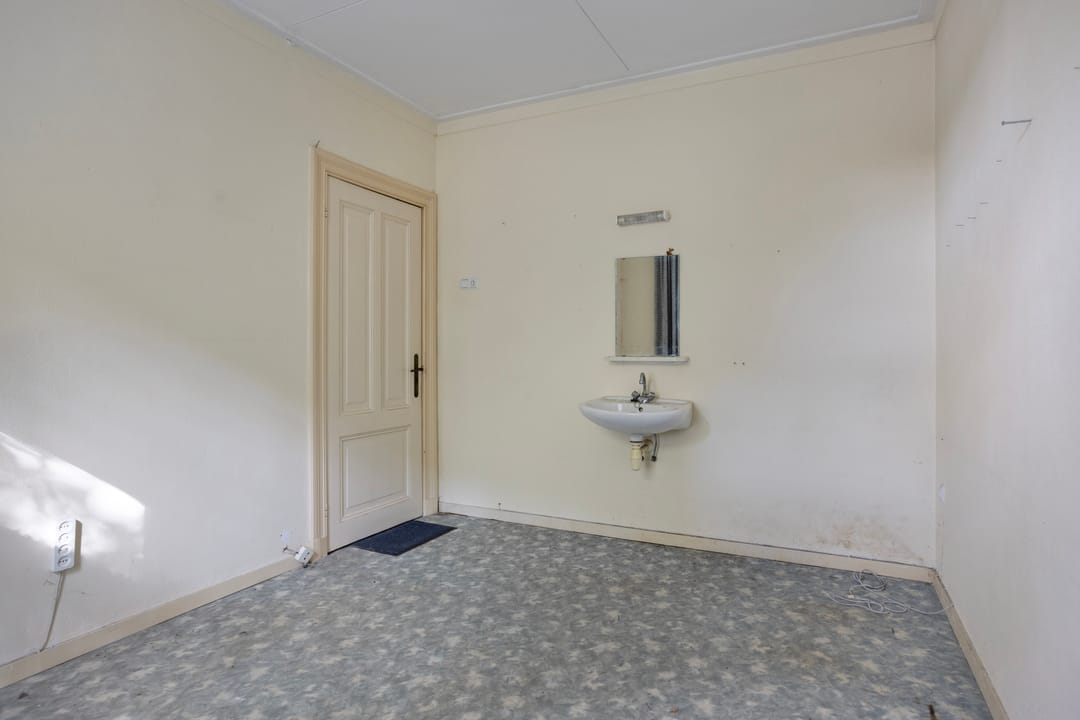 Spacious detached home with 7 bedrooms in Schimmert village center — 31